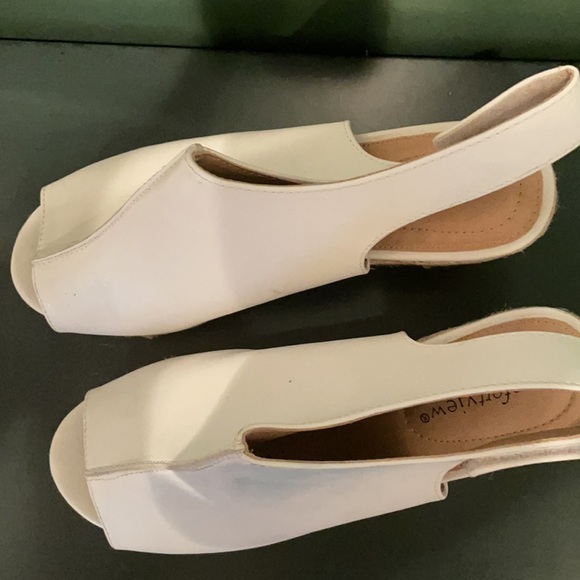 Comfortview Wedges - Picture 2 of 7